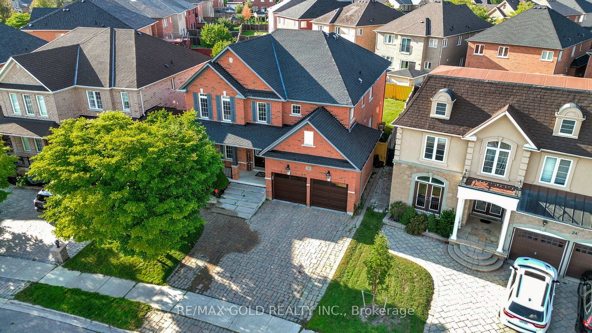 Photo 8 of 26 Mount Royal Circle, Brampton, Vales of Castlemore — HOMEH