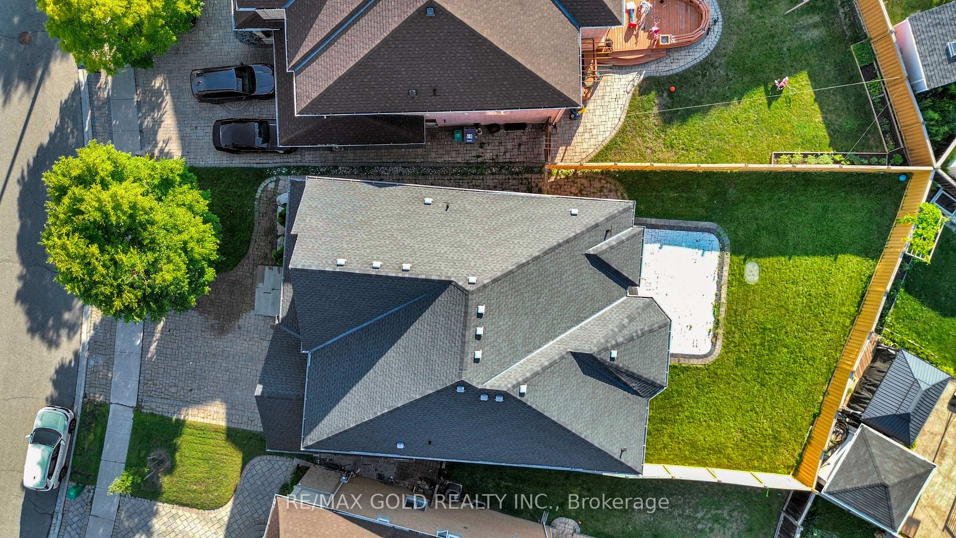 Photo 12 of 26 Mount Royal Circle, Brampton, Vales of Castlemore — HOMEH