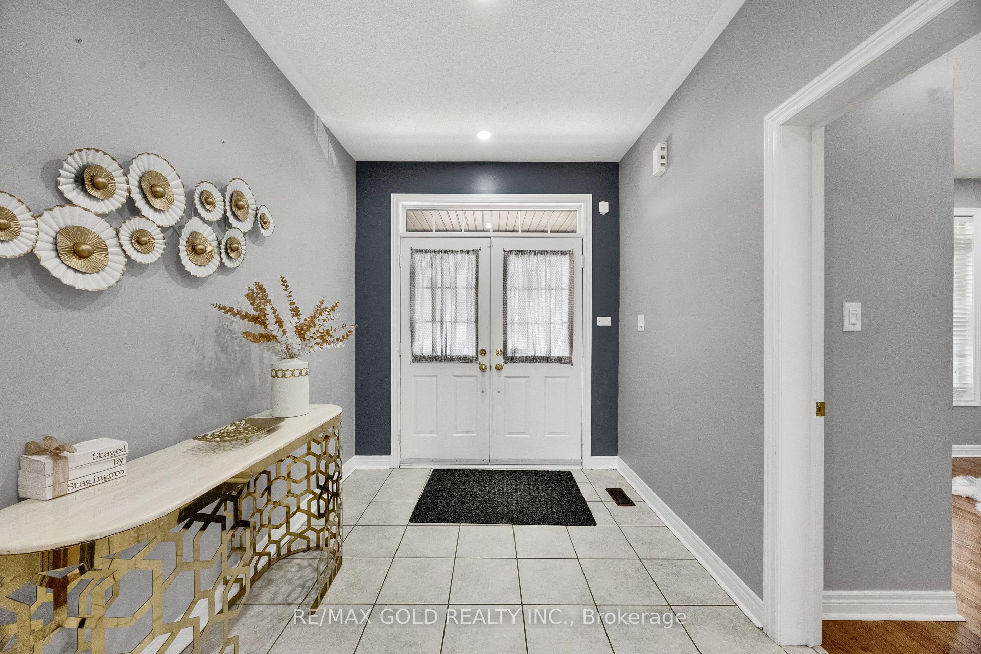Photo 13 of 26 Mount Royal Circle, Brampton, Vales of Castlemore — HOMEH