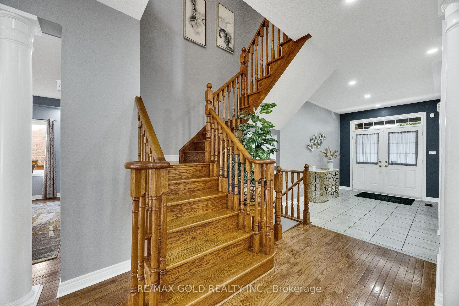 Photo 15 of 26 Mount Royal Circle, Brampton, Vales of Castlemore — HOMEH