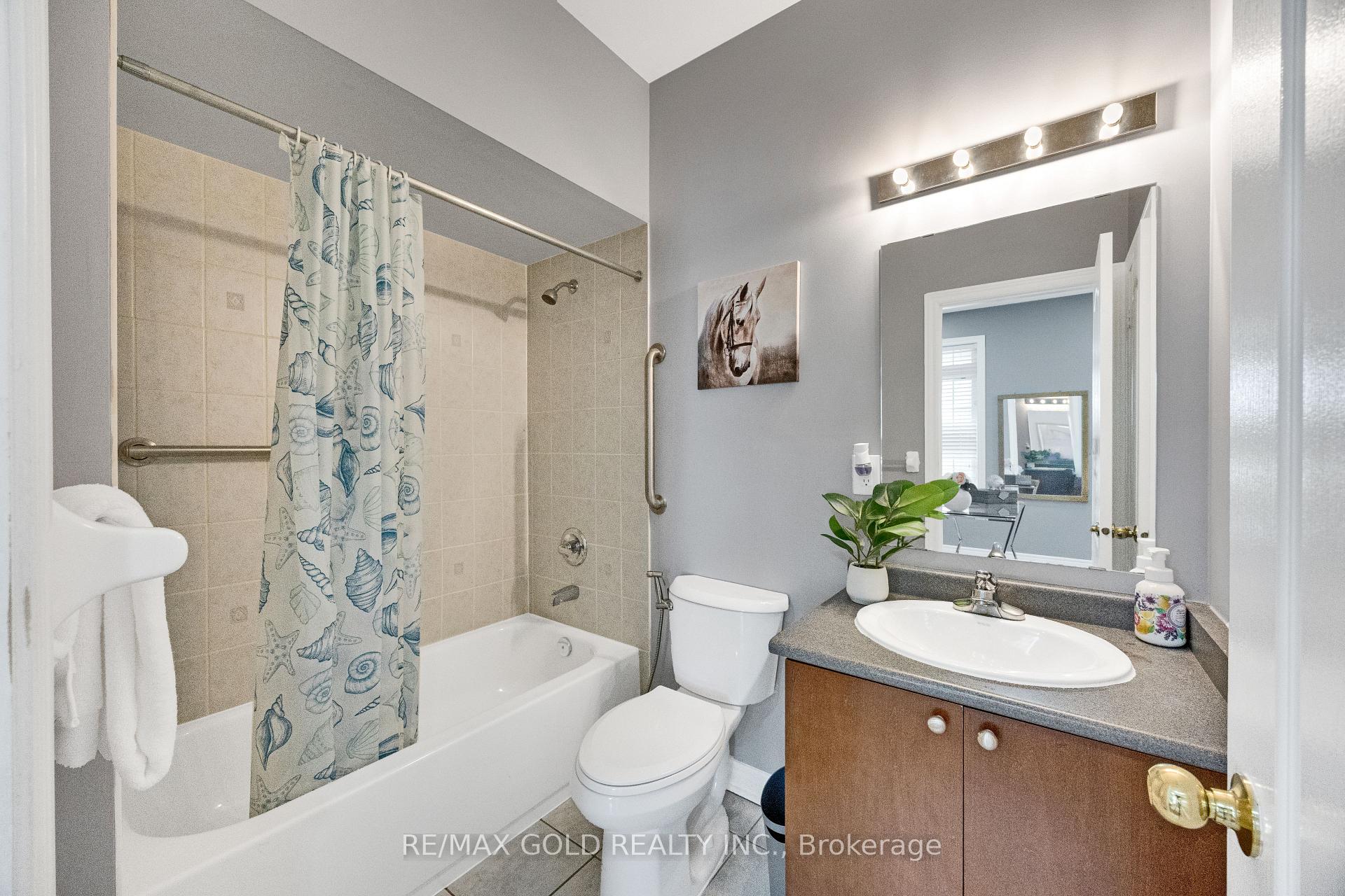 Photo 18 of 26 Mount Royal Circle, Brampton, Vales of Castlemore — HOMEH