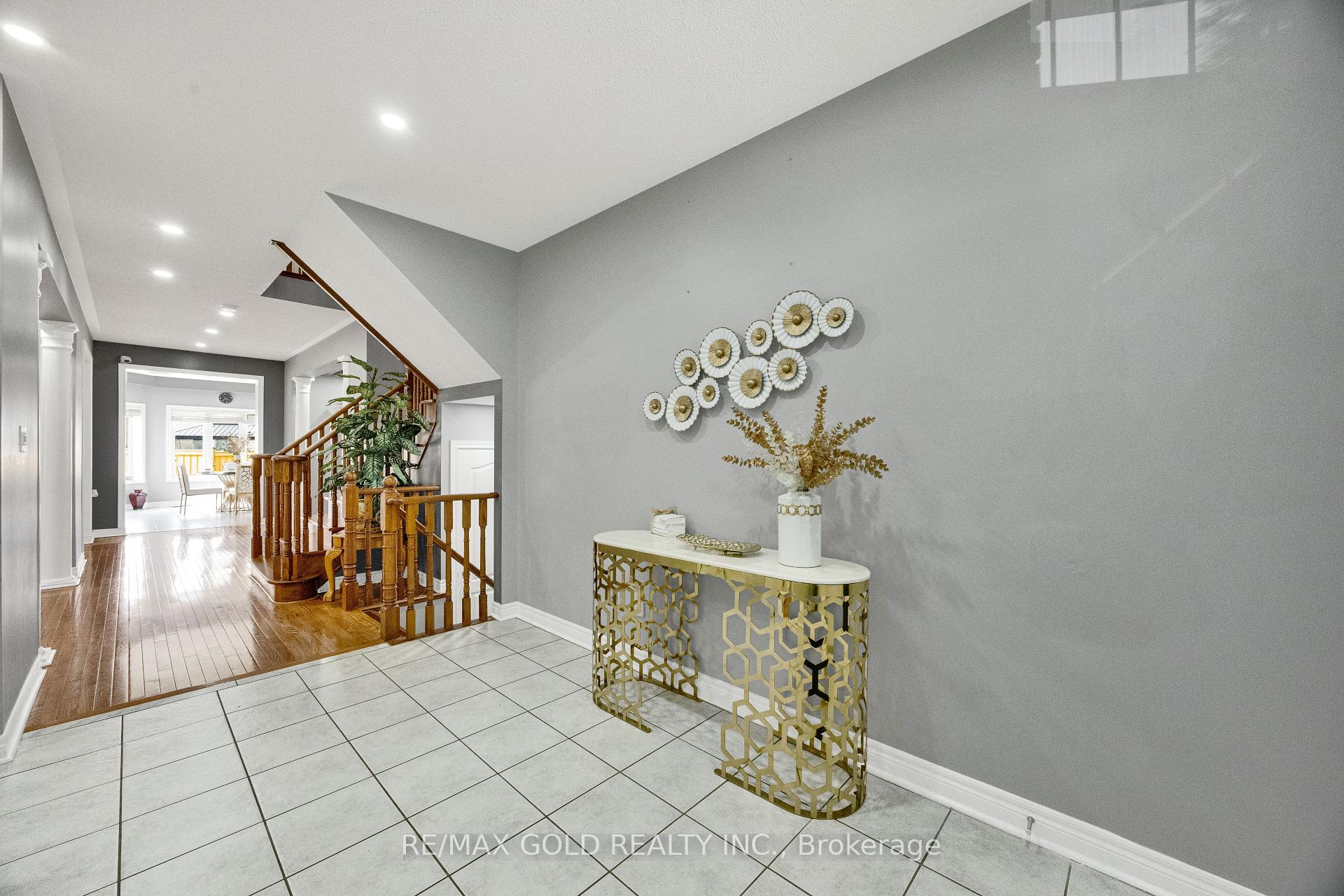 Photo 19 of 26 Mount Royal Circle, Brampton, Vales of Castlemore — HOMEH