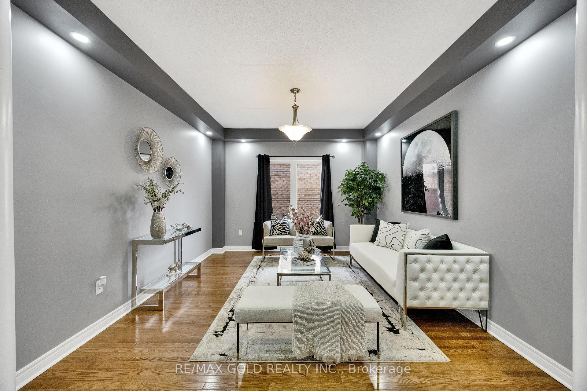 Photo 21 of 26 Mount Royal Circle, Brampton, Vales of Castlemore — HOMEH