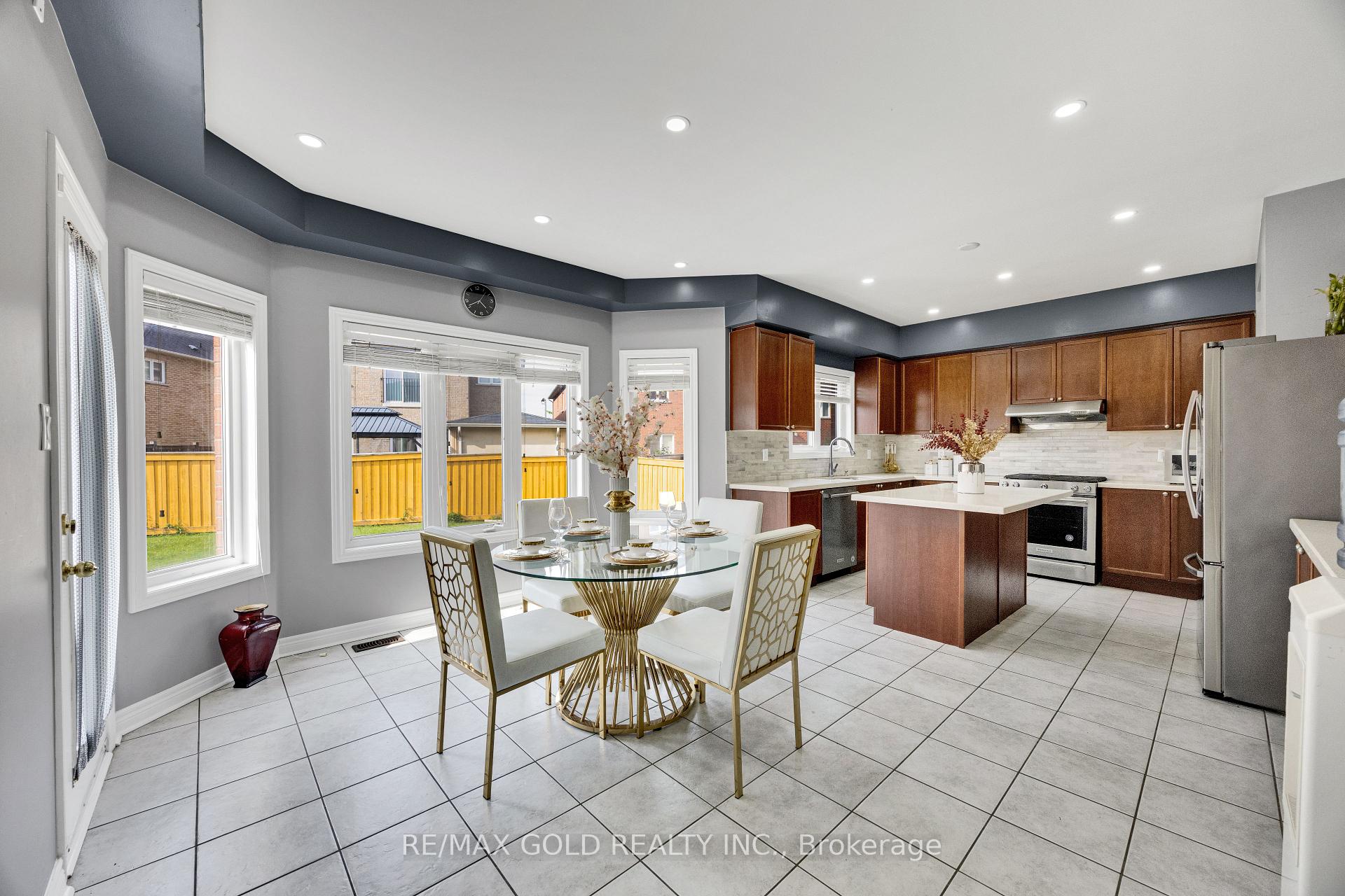 Photo 23 of 26 Mount Royal Circle, Brampton, Vales of Castlemore — HOMEH