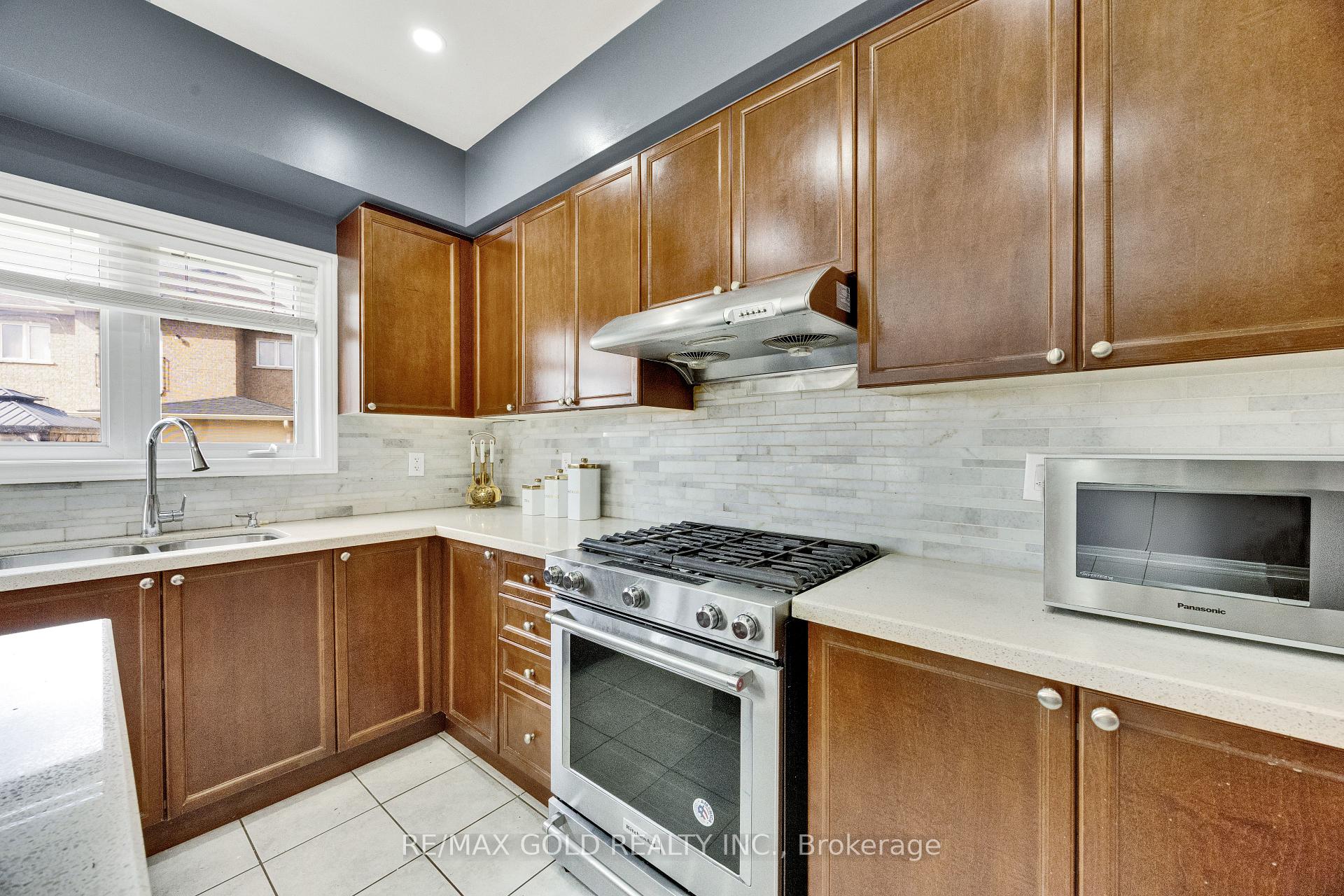 Photo 24 of 26 Mount Royal Circle, Brampton, Vales of Castlemore — HOMEH