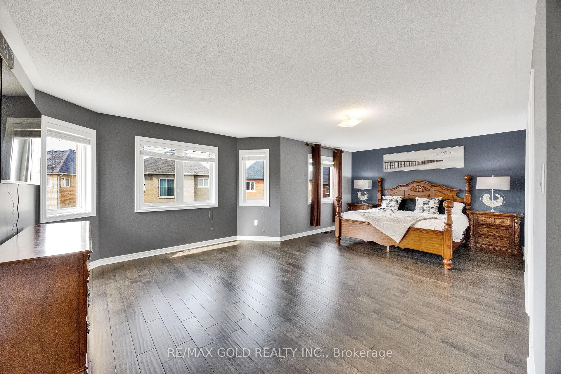 Photo 29 of 26 Mount Royal Circle, Brampton, Vales of Castlemore — HOMEH