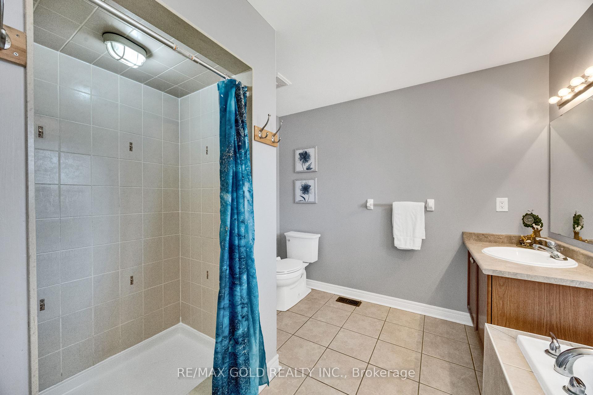 Photo 32 of 26 Mount Royal Circle, Brampton, Vales of Castlemore — HOMEH