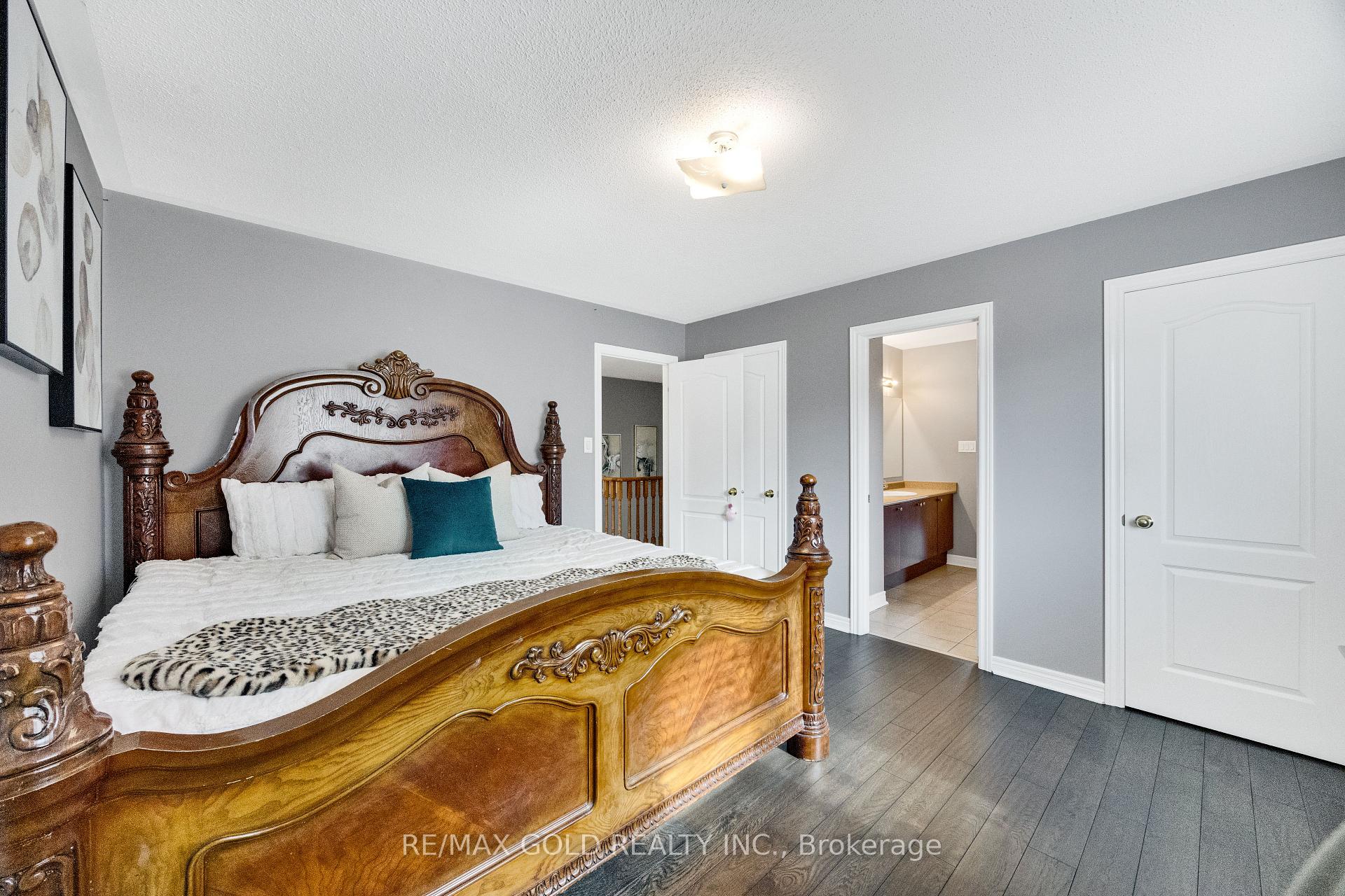 Photo 37 of 26 Mount Royal Circle, Brampton, Vales of Castlemore — HOMEH