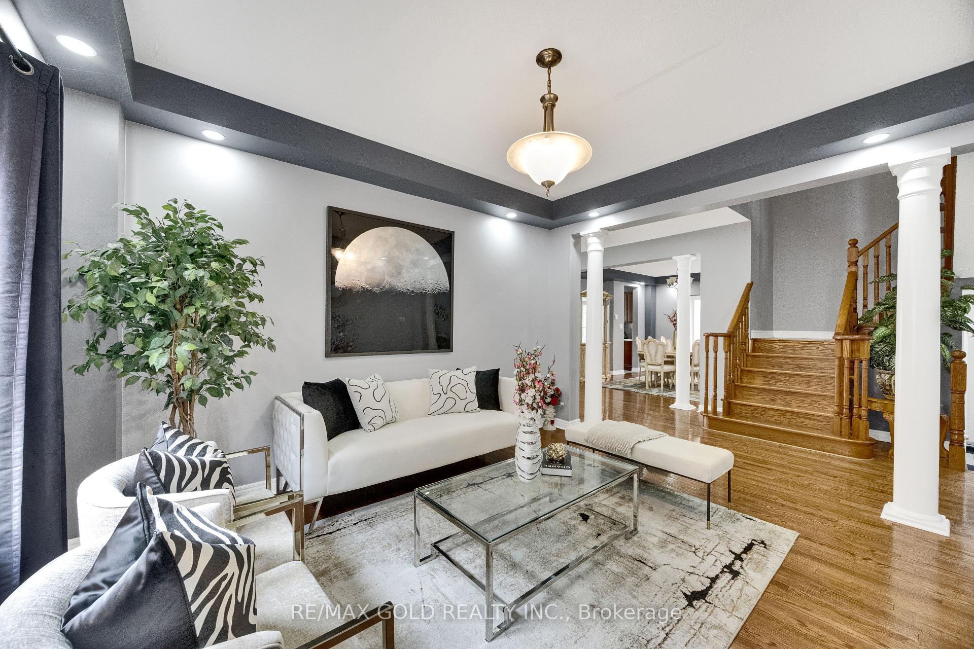 Photo 14 of 26 Mount Royal Circle, Brampton, Vales of Castlemore — HOMEH