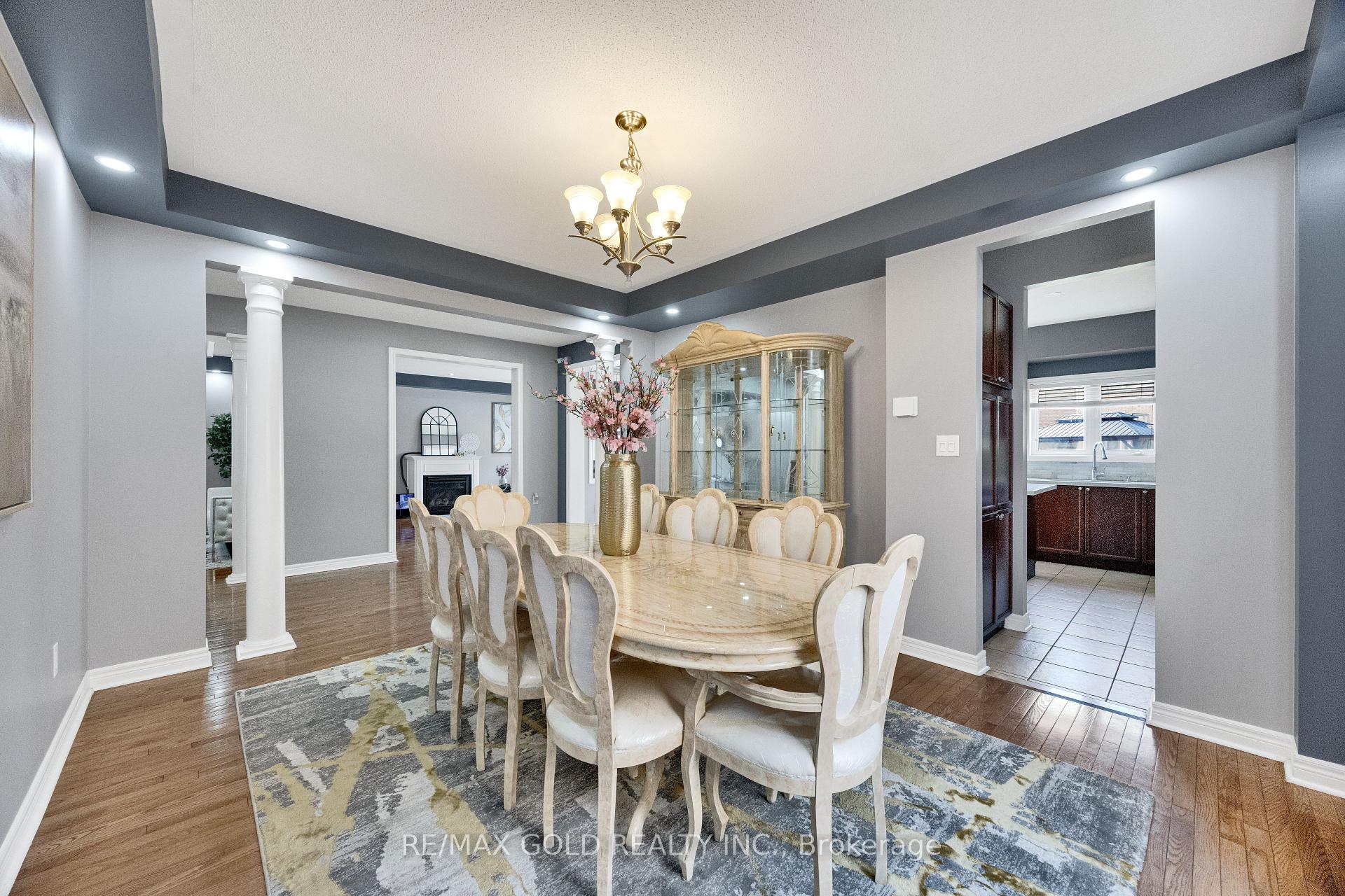 Photo 17 of 26 Mount Royal Circle, Brampton, Vales of Castlemore — HOMEH