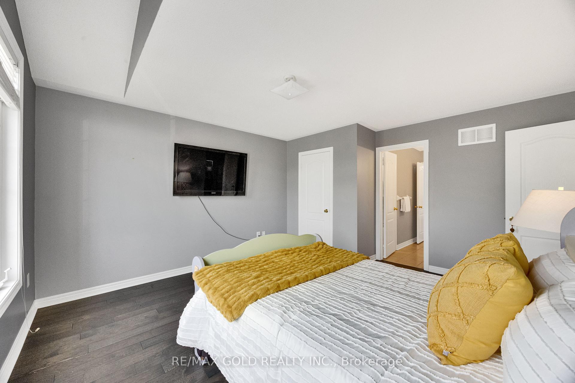 Photo 41 of 26 Mount Royal Circle, Brampton, Vales of Castlemore — HOMEH