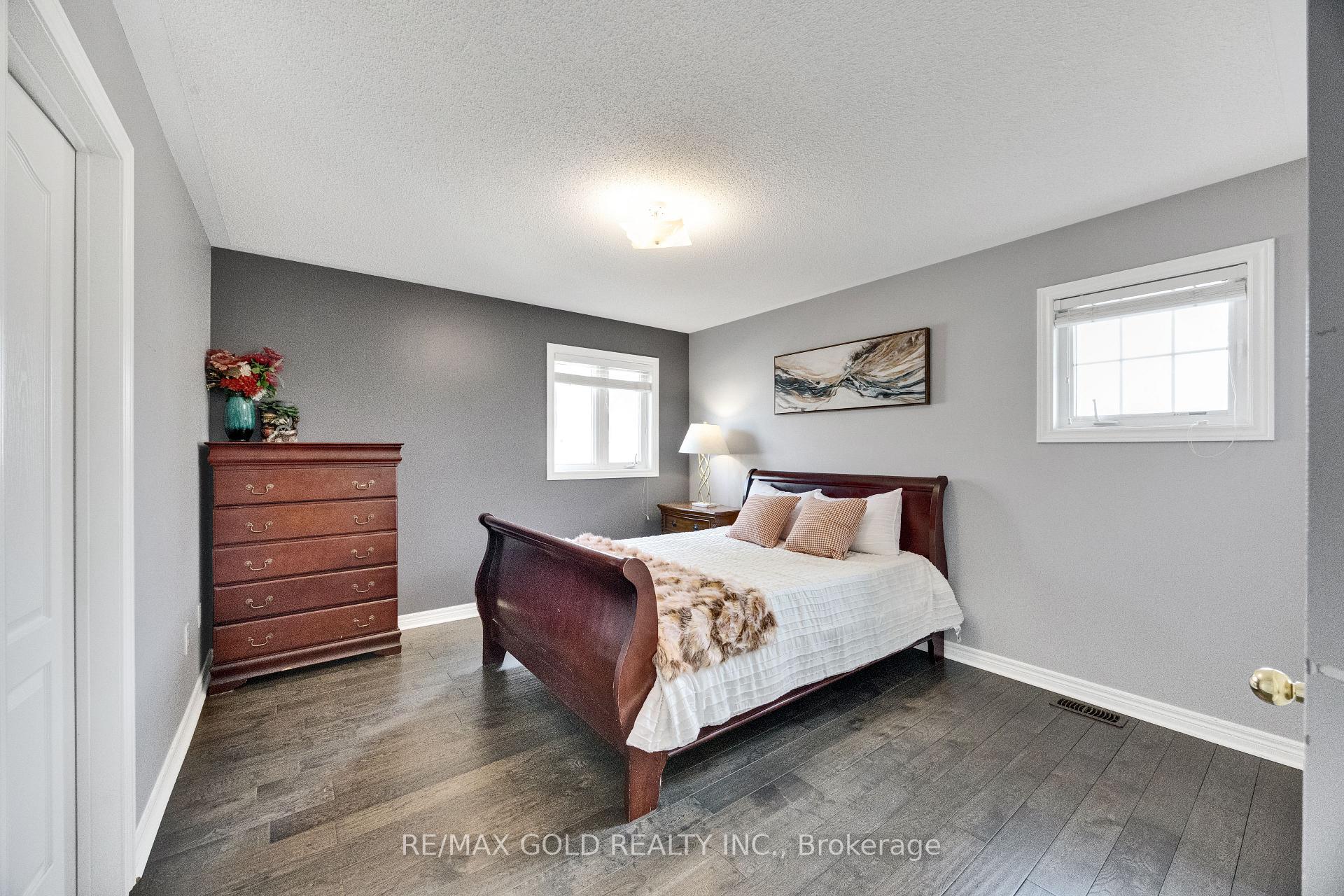 Photo 42 of 26 Mount Royal Circle, Brampton, Vales of Castlemore — HOMEH