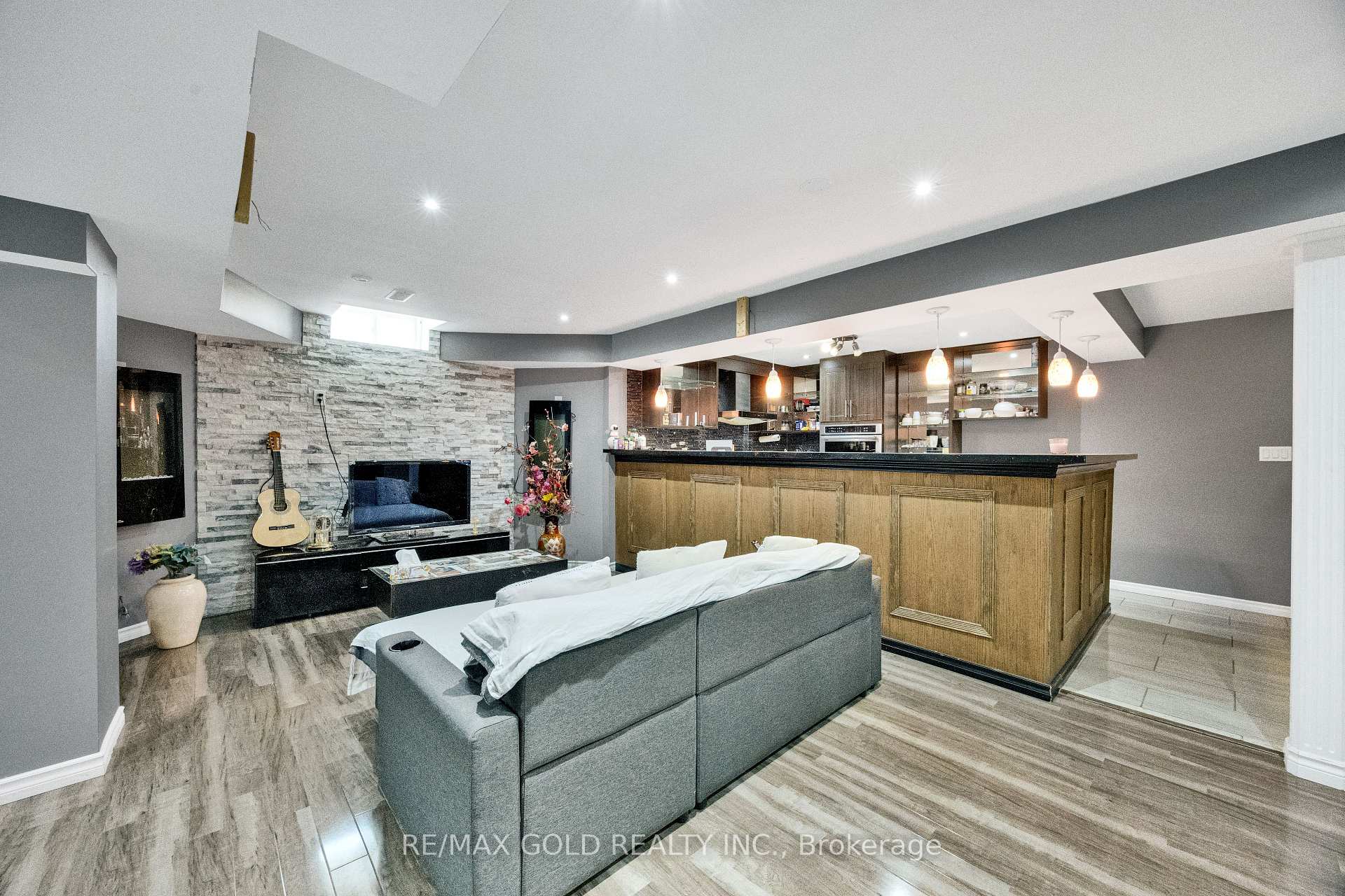 Photo 50 of 26 Mount Royal Circle, Brampton, Vales of Castlemore — HOMEH