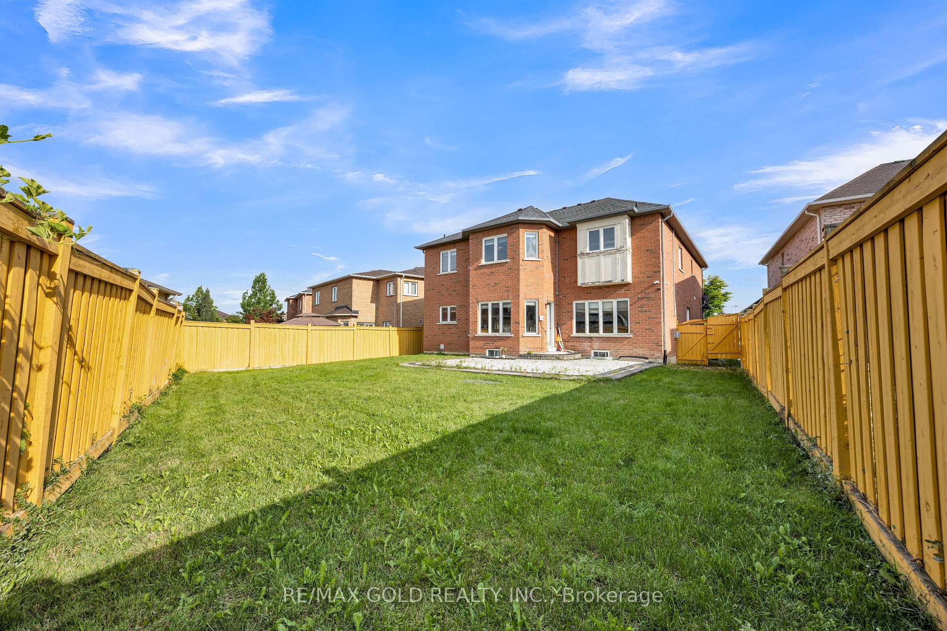 Photo 54 of 26 Mount Royal Circle, Brampton, Vales of Castlemore — HOMEH