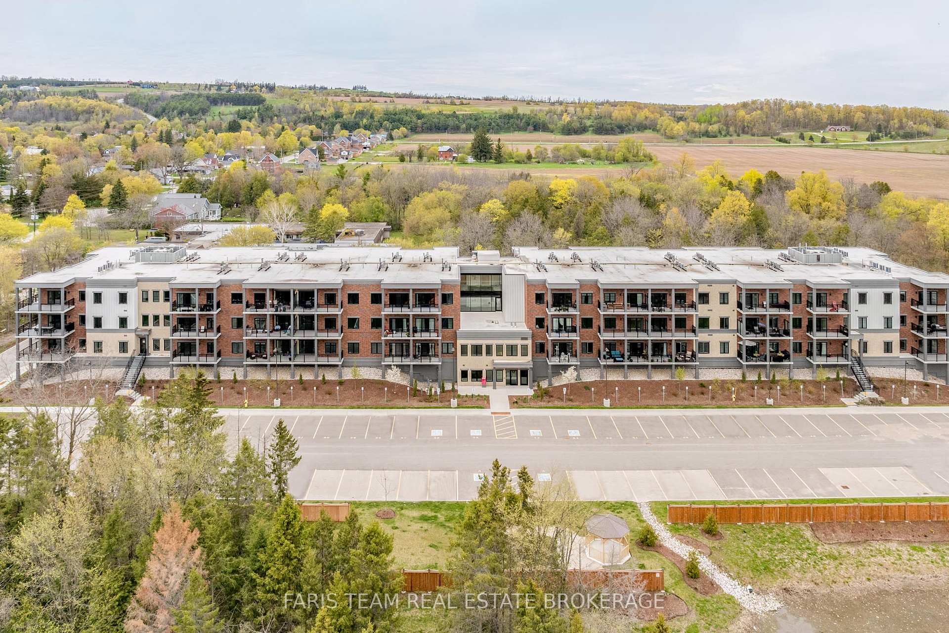 Photo 2 of Unit 224, 121 Mary Street, Clearview, Creemore — HOMEH