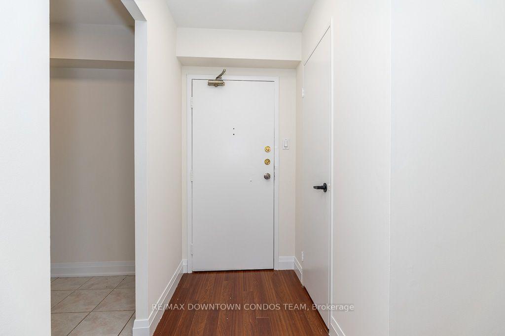 Photo 5 of Unit 1004, 10 Tobermory Drive, North York, Black Creek — HOMEH