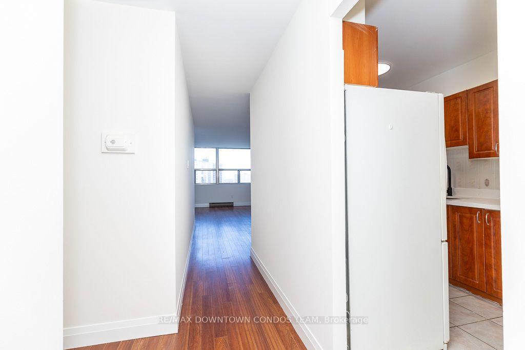 Photo 6 of Unit 1004, 10 Tobermory Drive, North York, Black Creek — HOMEH