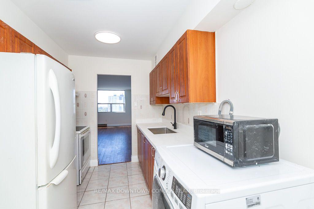 Photo 7 of Unit 1004, 10 Tobermory Drive, North York, Black Creek — HOMEH