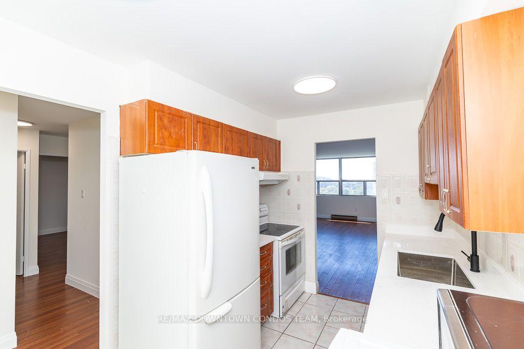 Photo 8 of Unit 1004, 10 Tobermory Drive, North York, Black Creek — HOMEH