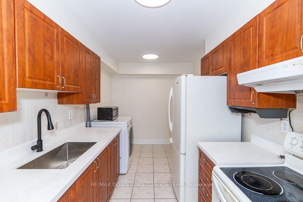 Photo 9 of Unit 1004, 10 Tobermory Drive, North York, Black Creek — HOMEH