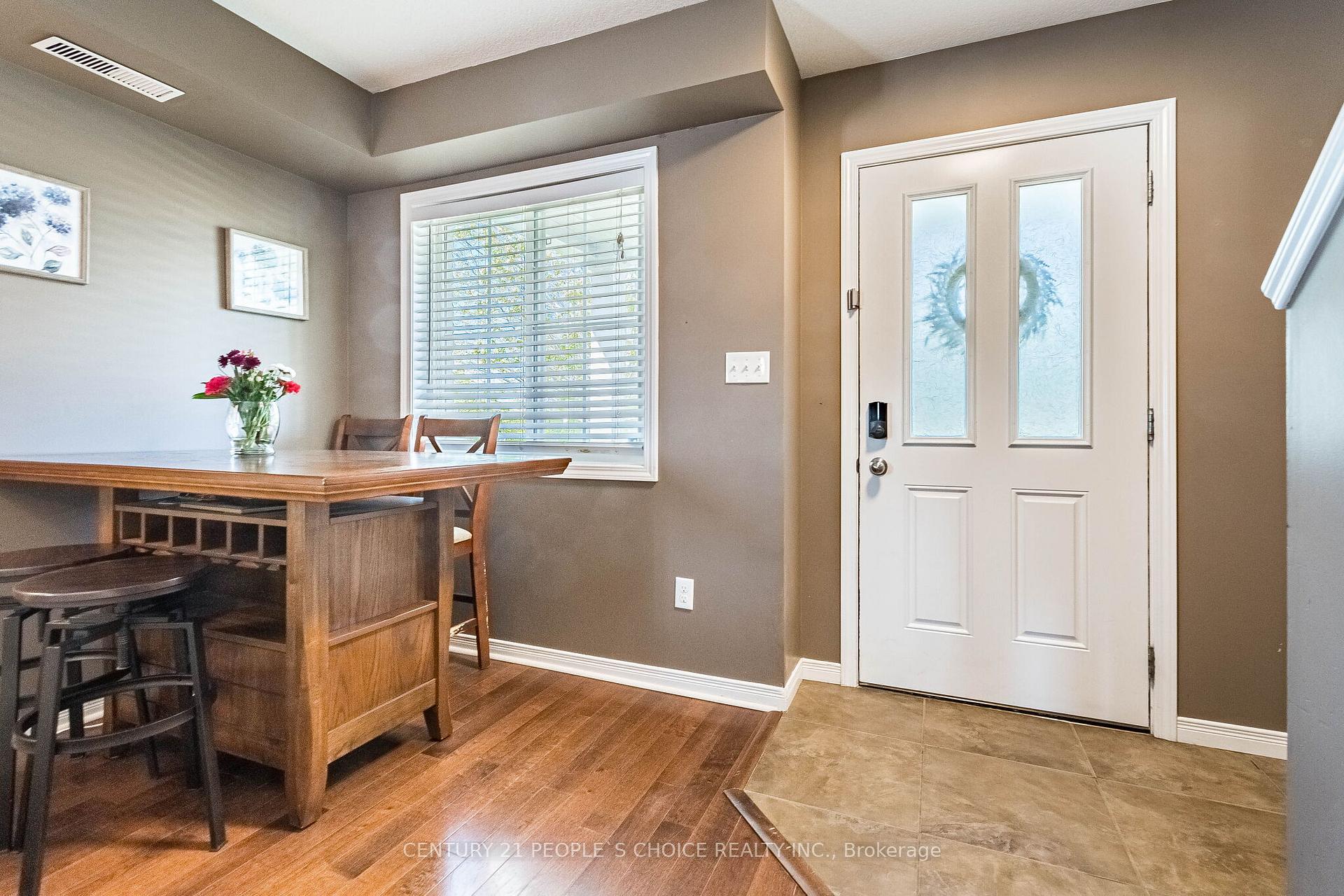 Photo 7 of Unit 9, 35 Mountford Drive, Guelph, Grange Road — HOMEH