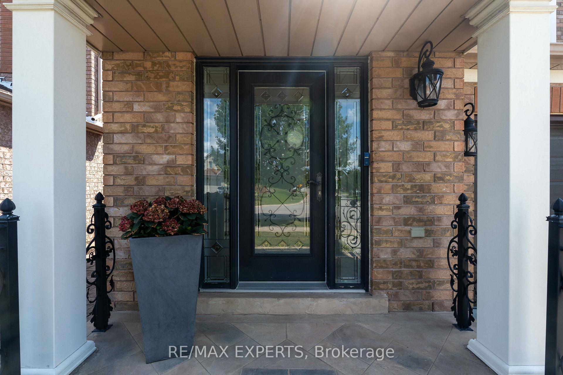 Photo 5 of 255 Matthew Drive, Vaughan, East Woodbridge — HOMEH