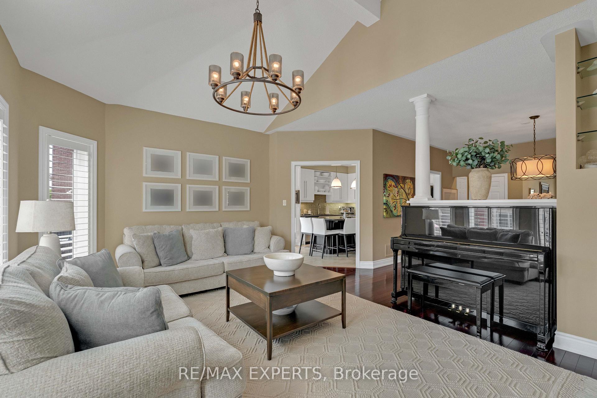 Photo 9 of 255 Matthew Drive, Vaughan, East Woodbridge — HOMEH