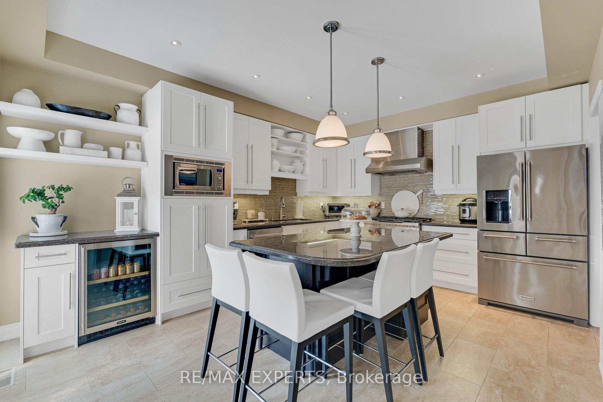 Photo 10 of 255 Matthew Drive, Vaughan, East Woodbridge — HOMEH