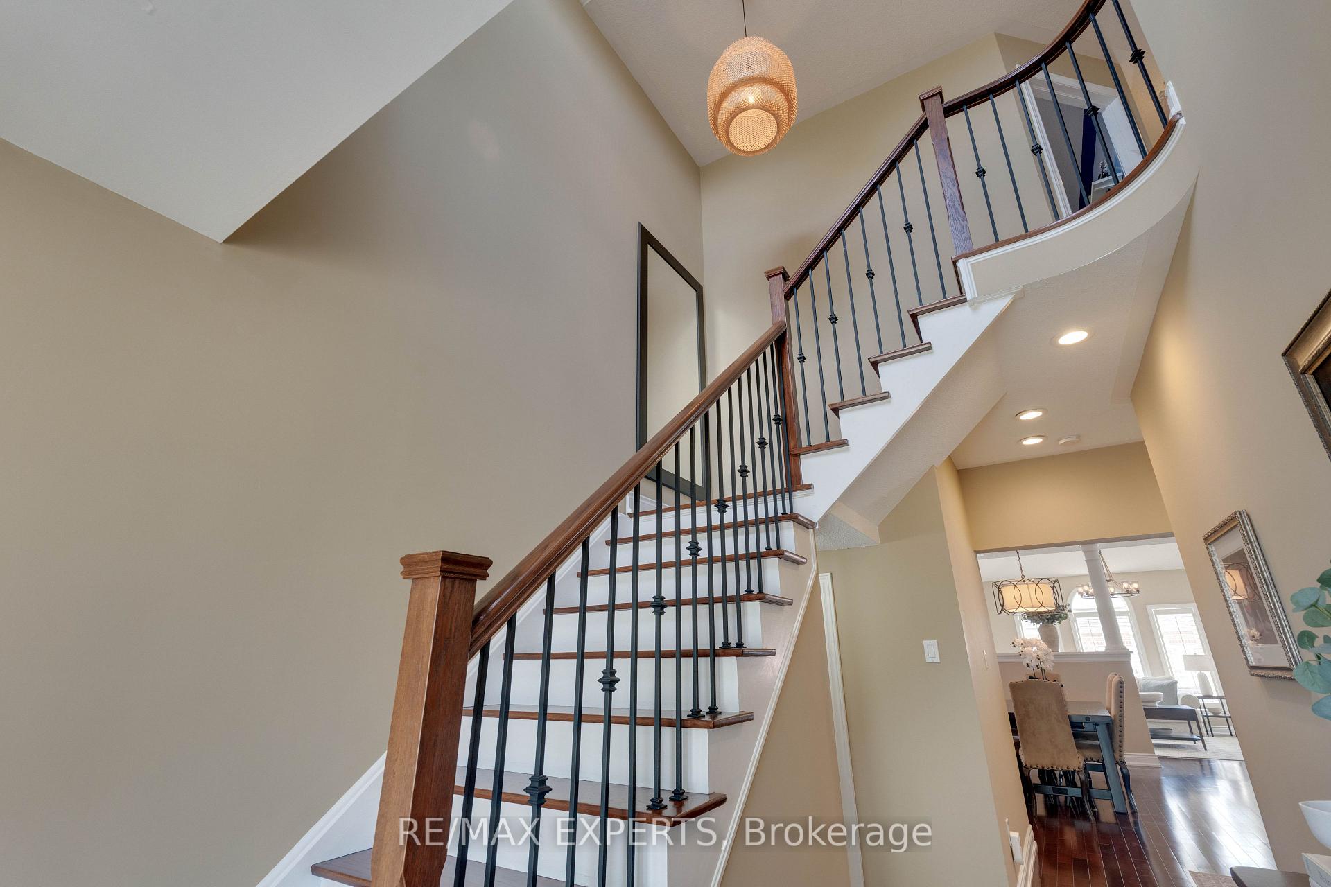 Photo 15 of 255 Matthew Drive, Vaughan, East Woodbridge — HOMEH