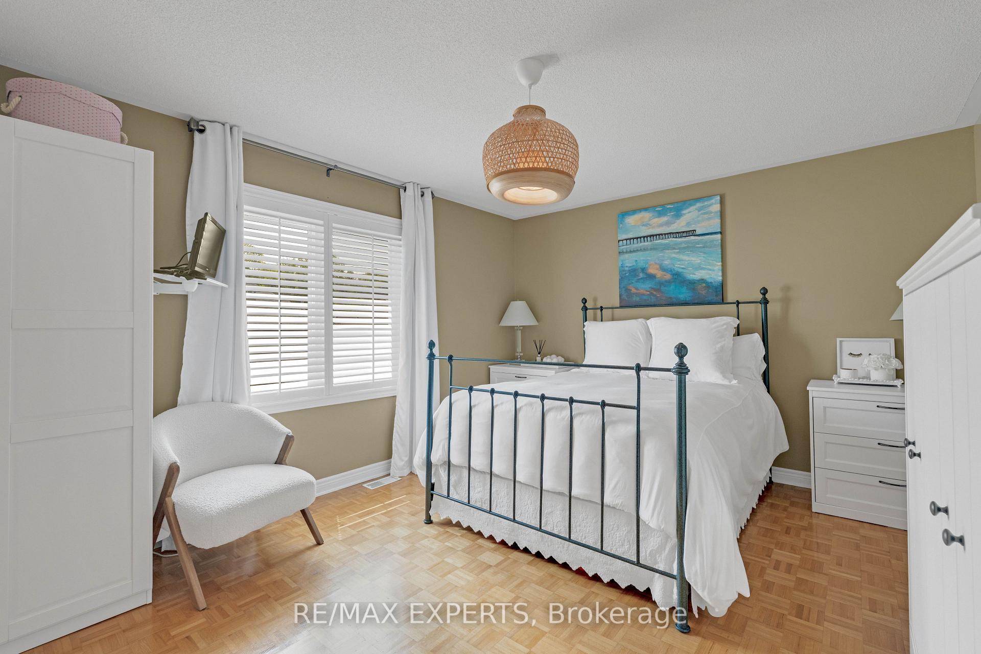 Photo 18 of 255 Matthew Drive, Vaughan, East Woodbridge — HOMEH