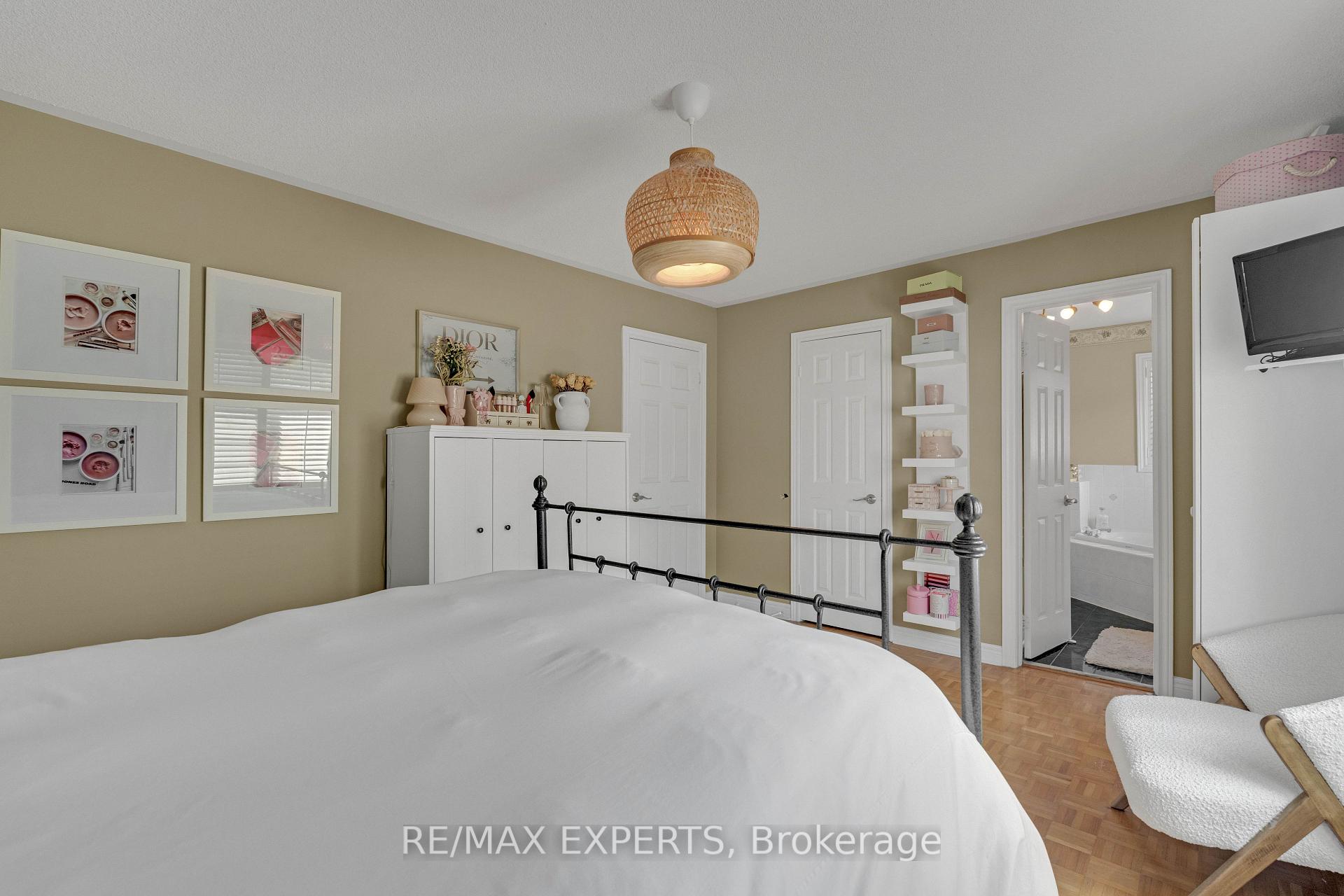 Photo 20 of 255 Matthew Drive, Vaughan, East Woodbridge — HOMEH