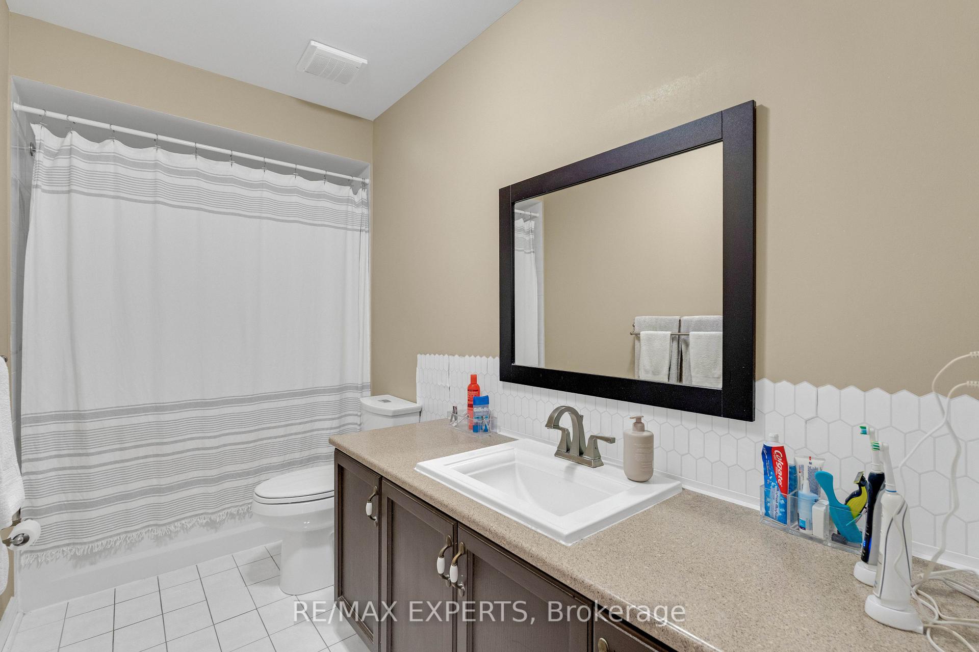 Photo 24 of 255 Matthew Drive, Vaughan, East Woodbridge — HOMEH