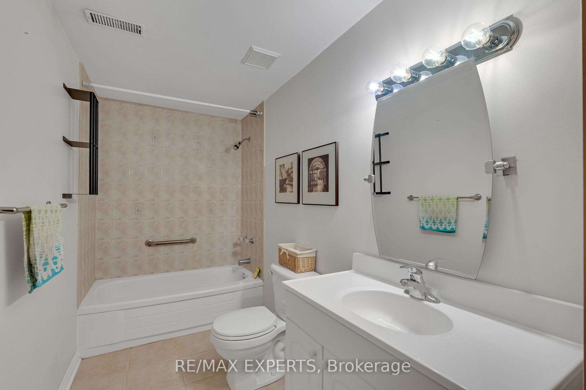 Photo 30 of 255 Matthew Drive, Vaughan, East Woodbridge — HOMEH