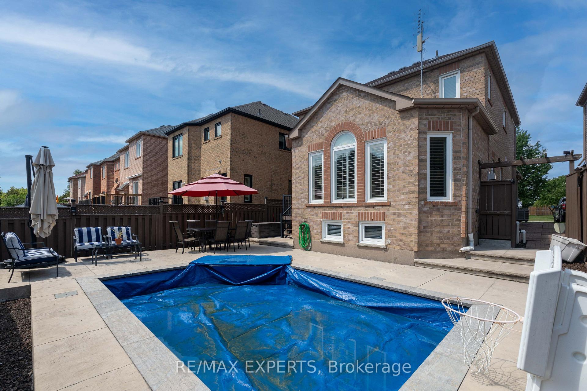 Photo 32 of 255 Matthew Drive, Vaughan, East Woodbridge — HOMEH