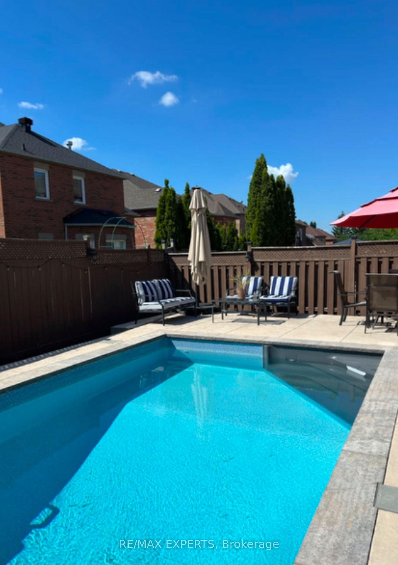 Photo 40 of 255 Matthew Drive, Vaughan, East Woodbridge — HOMEH