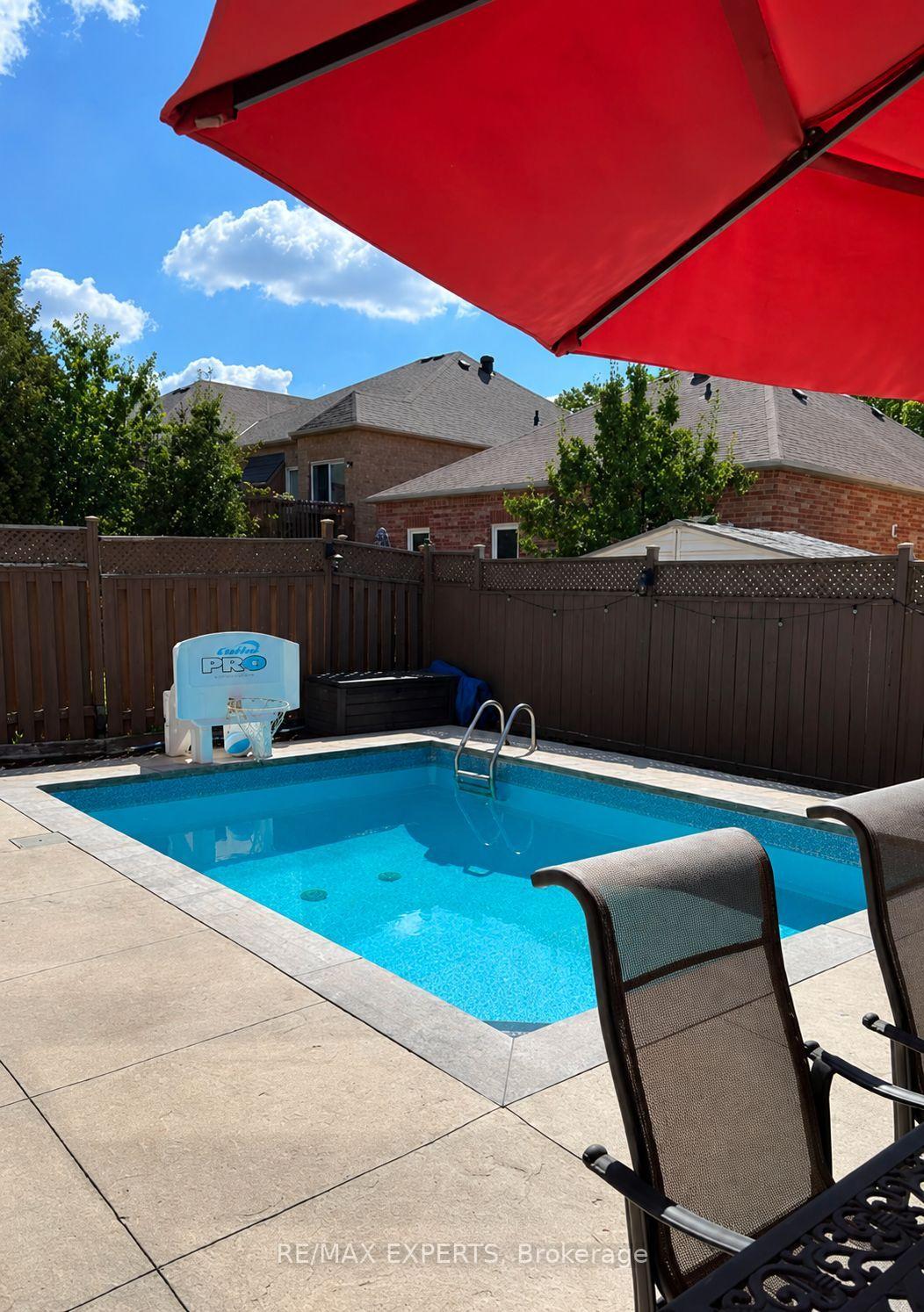 Photo 41 of 255 Matthew Drive, Vaughan, East Woodbridge — HOMEH