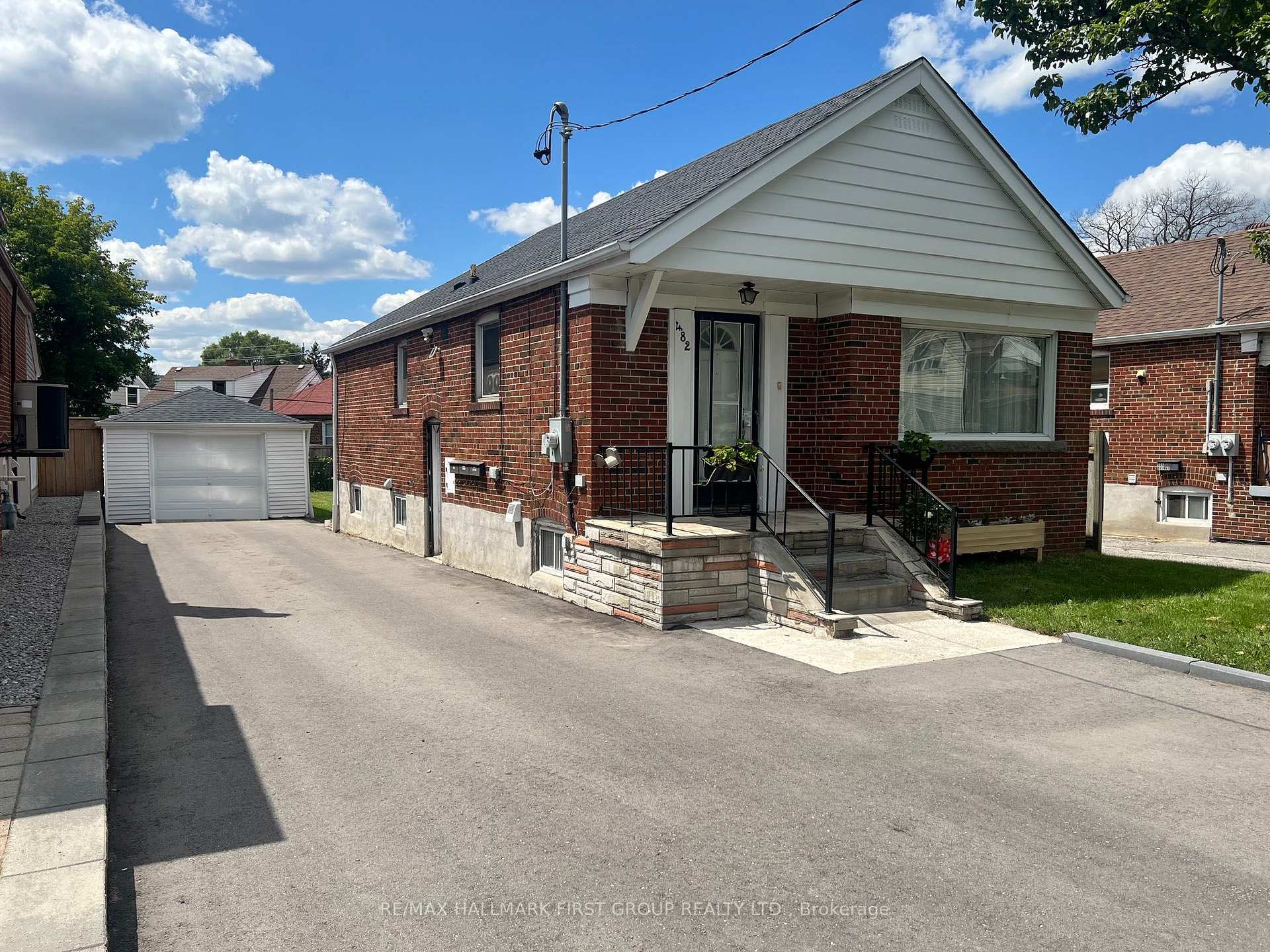 Photo 2 of 482 Warden Avenue, Scarborough, Oakridge — HOMEH