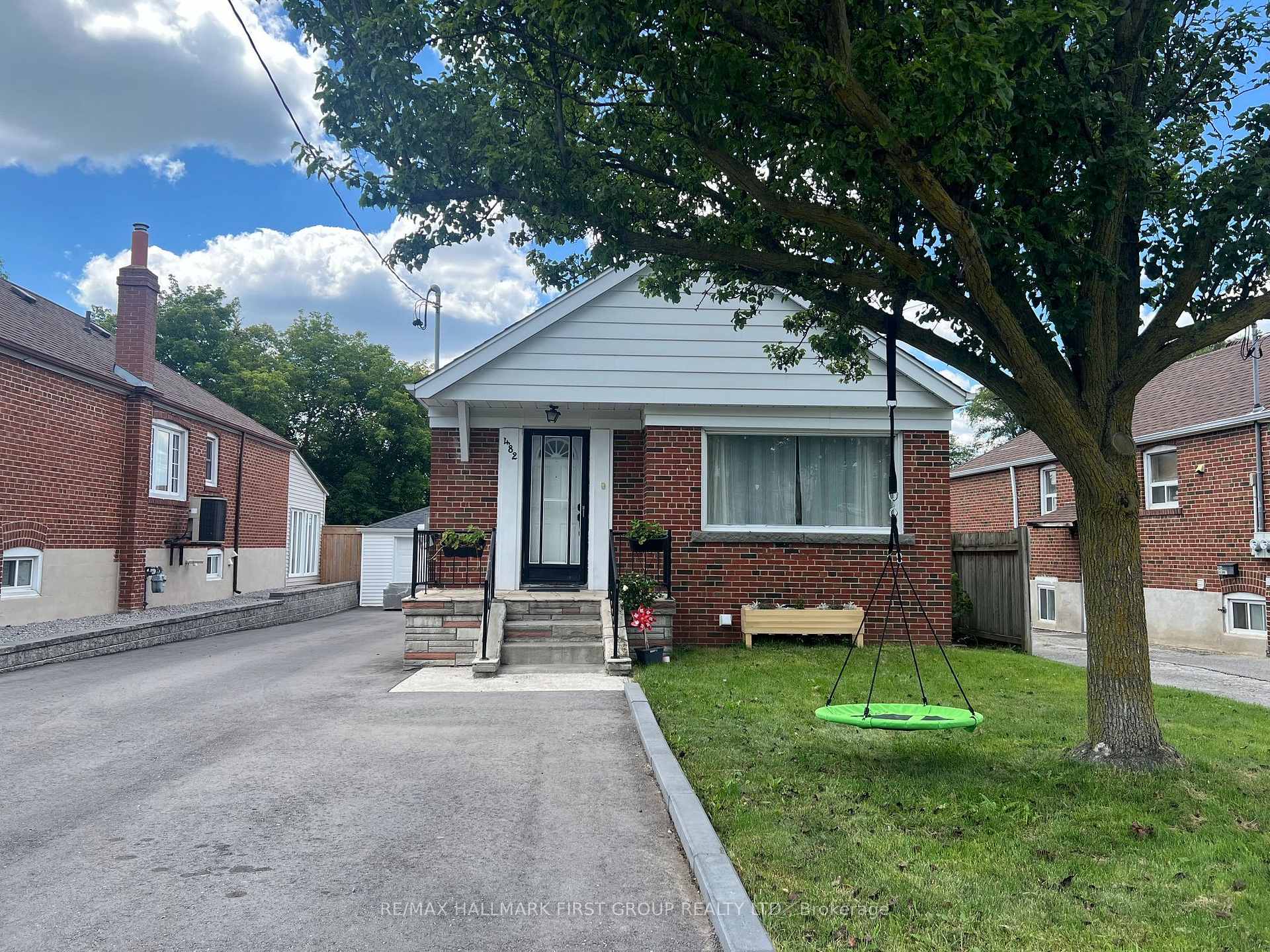 Photo 3 of 482 Warden Avenue, Scarborough, Oakridge — HOMEH