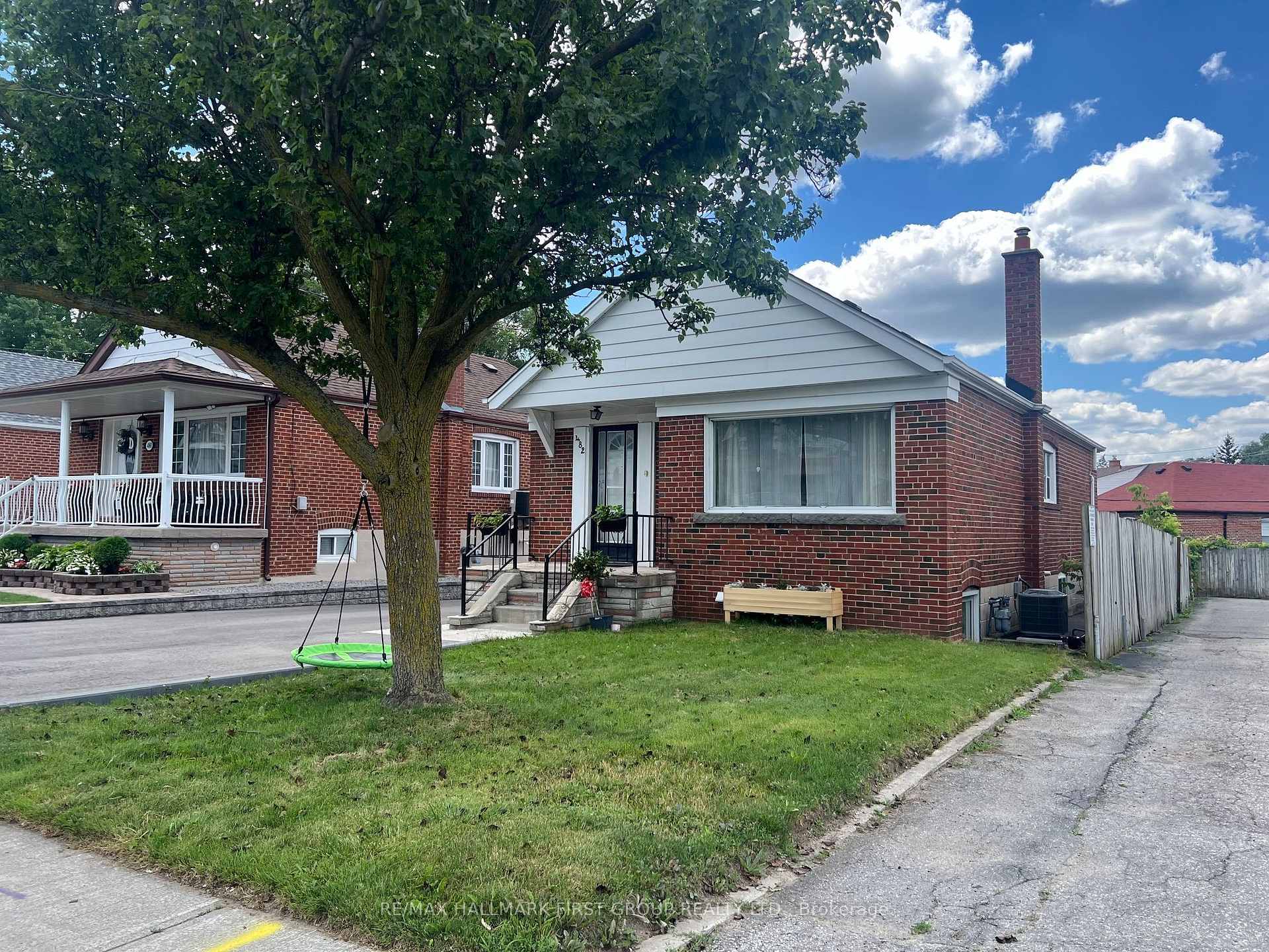 Photo 4 of 482 Warden Avenue, Scarborough, Oakridge — HOMEH