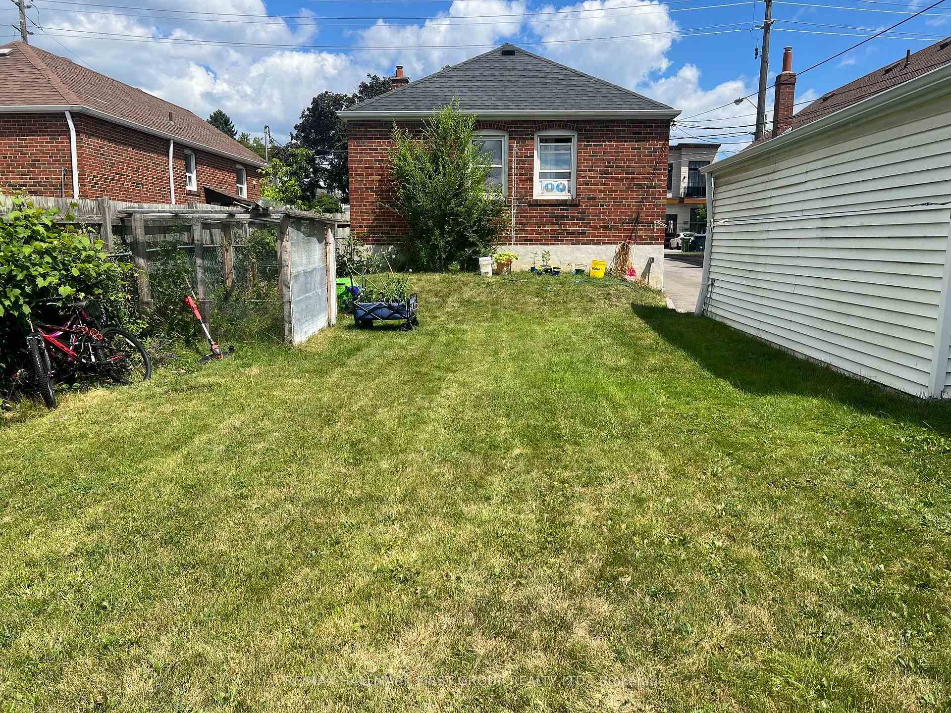 Photo 7 of 482 Warden Avenue, Scarborough, Oakridge — HOMEH