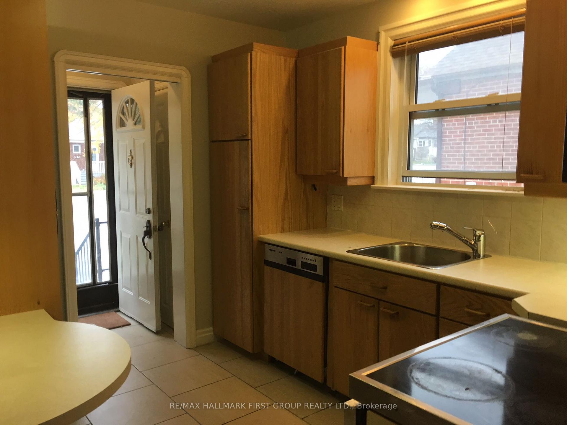 Photo 10 of 482 Warden Avenue, Scarborough, Oakridge — HOMEH