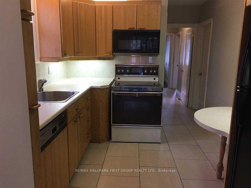 Photo 12 of 482 Warden Avenue, Scarborough, Oakridge — HOMEH