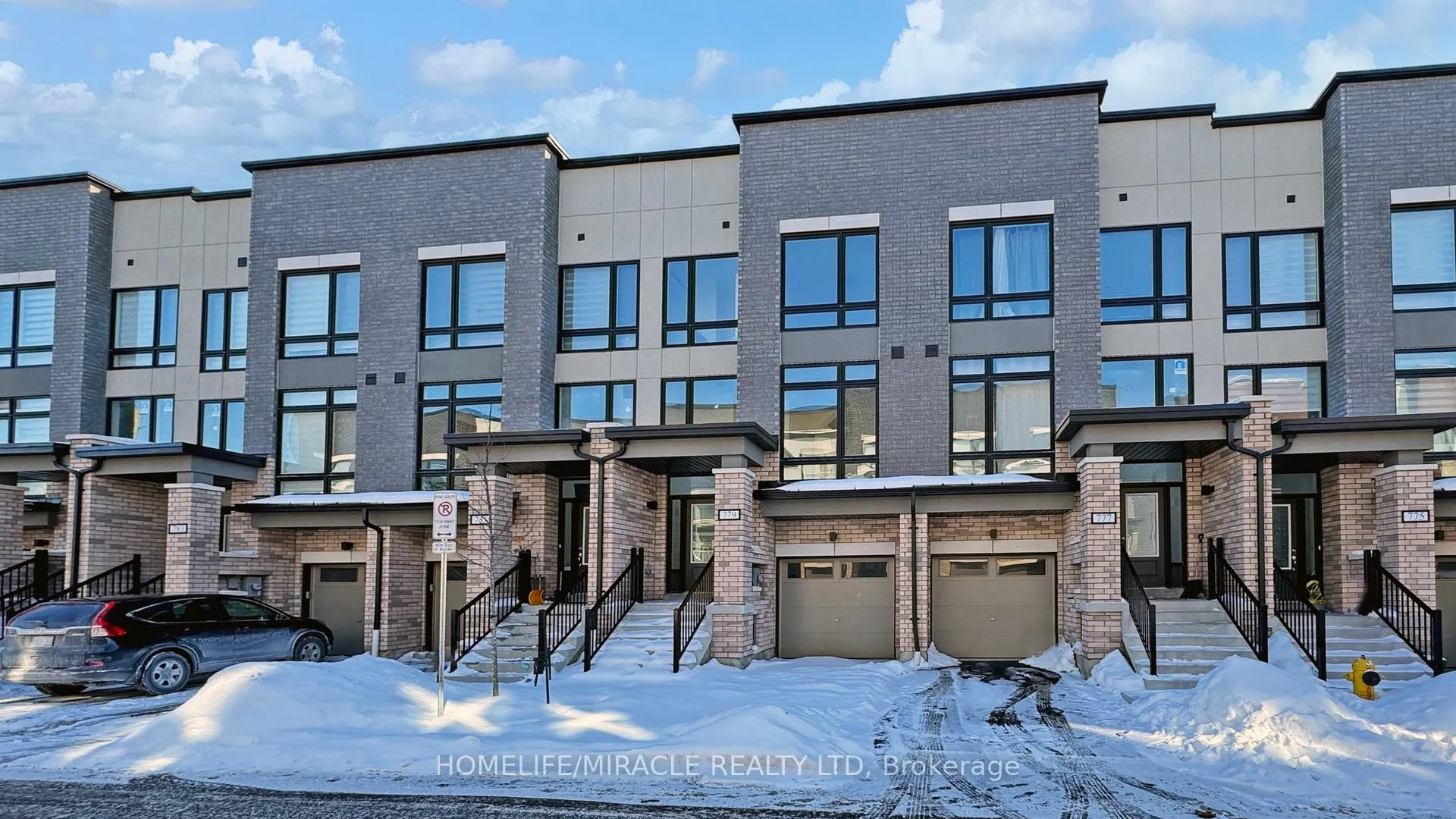 Photo 2 of 779 Heathrow Path, Oshawa, Samac — HOMEH