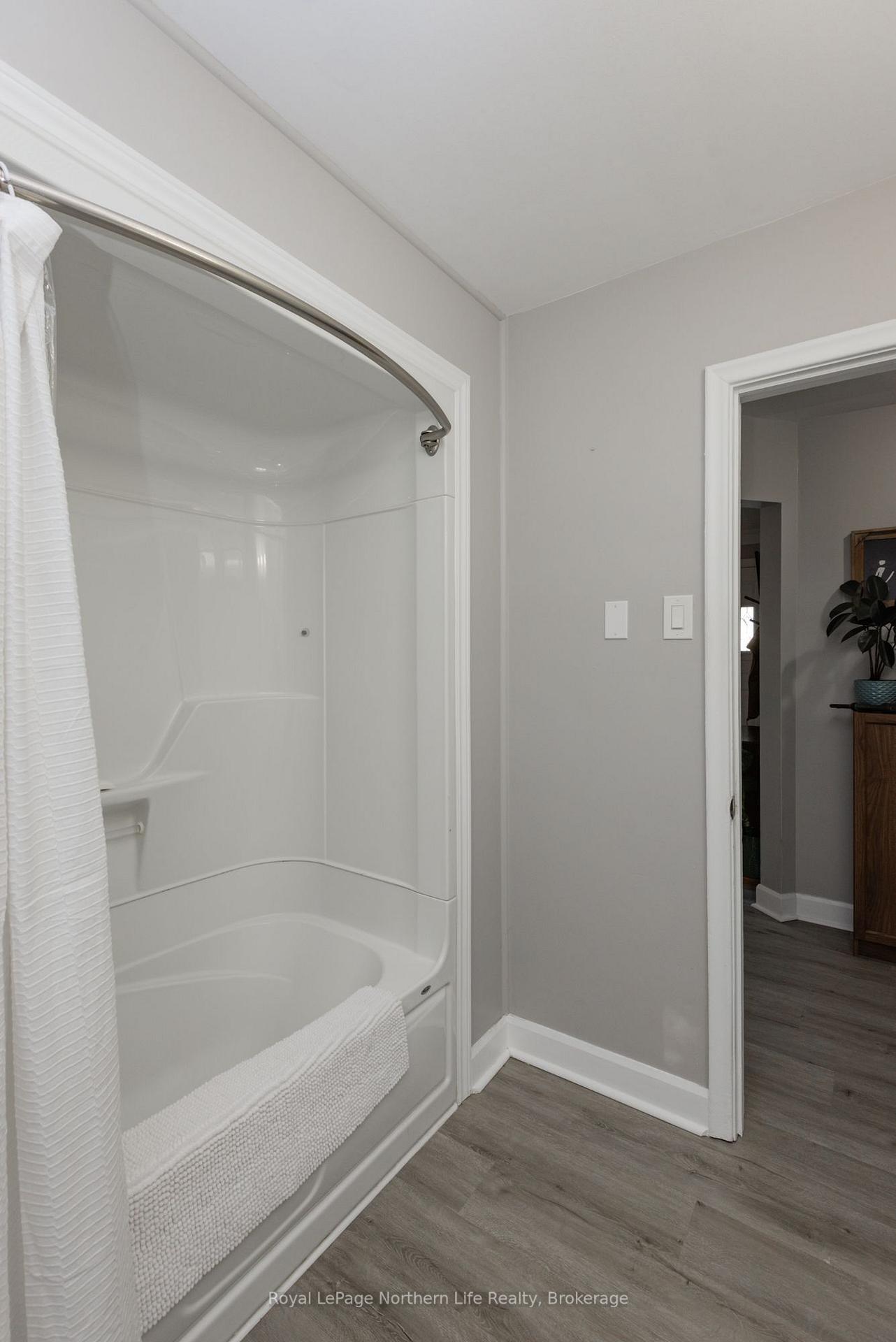 Photo 34 of 263 Wesley Avenue, North Bay, Ferris — HOMEH
