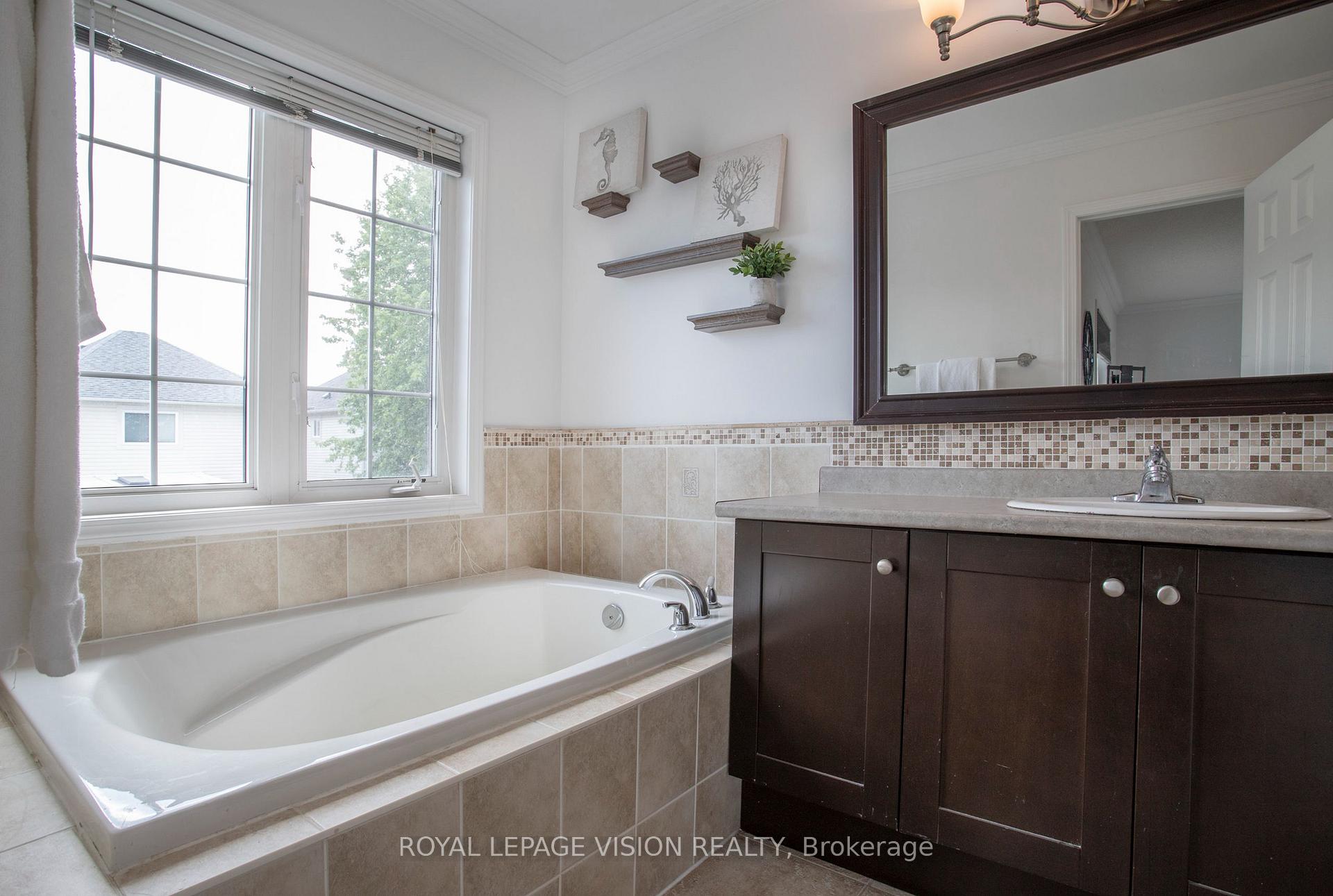Photo 22 of 2 Laprade Square, Clarington, Bowmanville — HOMEH