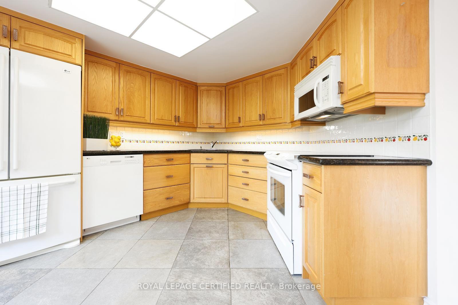 Photo 18 of Unit 312, 20 Cherrytree Drive, Brampton, Fletcher's Creek South — HOMEH