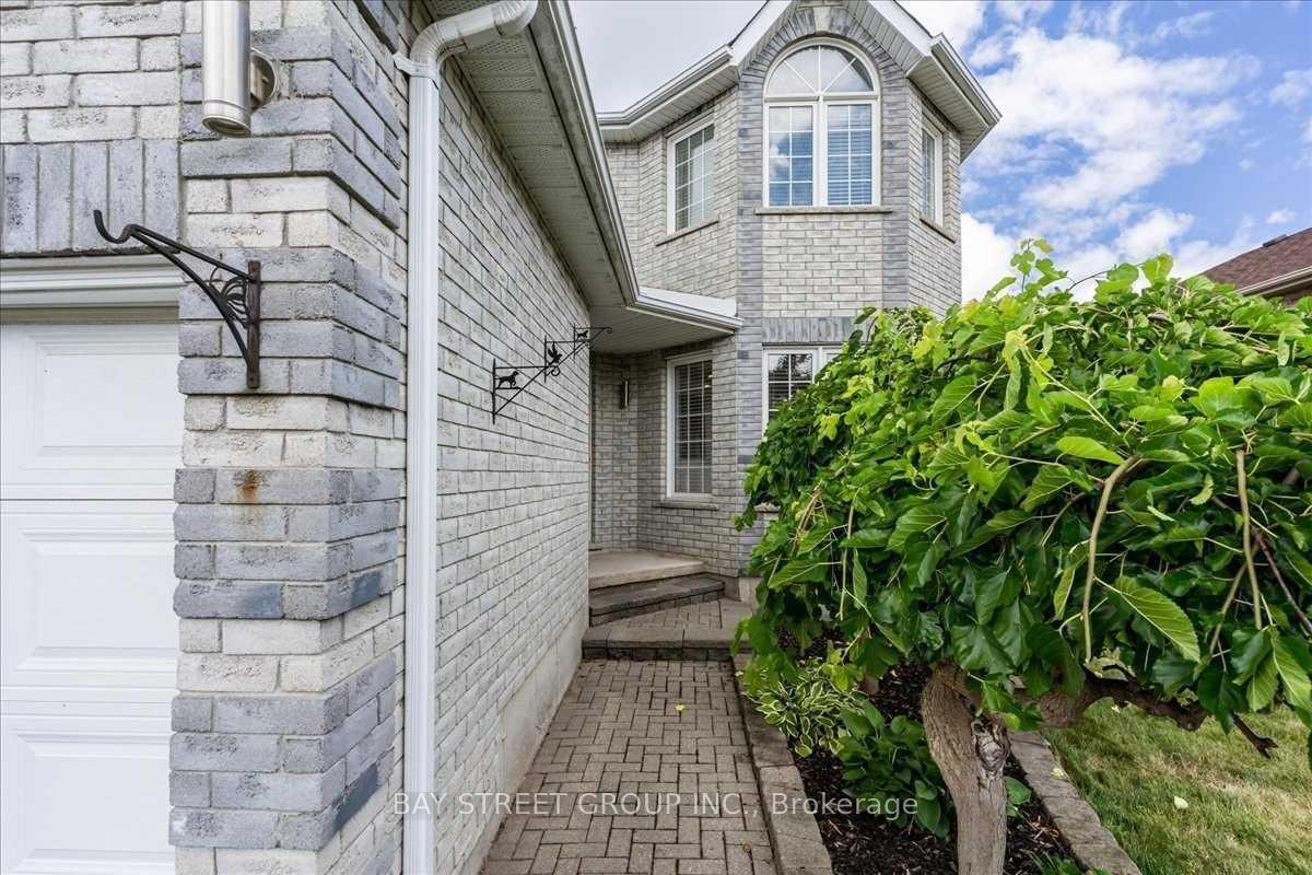 Photo 3 of 62 Summerset Drive, Barrie, Ardagh — HOMEH