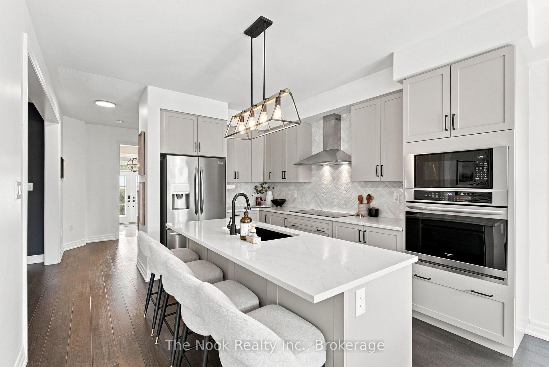 Photo 5 of 100 Woolacott Lane, Clarington, Bowmanville — HOMEH