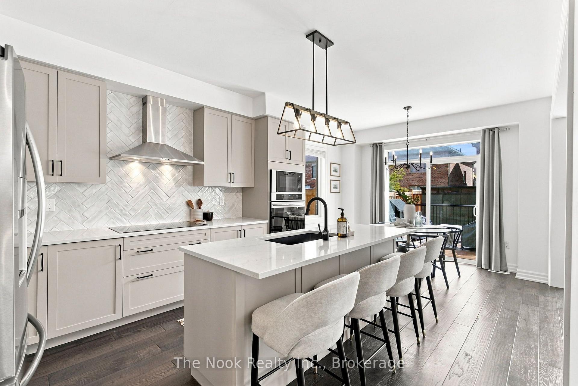 Photo 6 of 100 Woolacott Lane, Clarington, Bowmanville — HOMEH