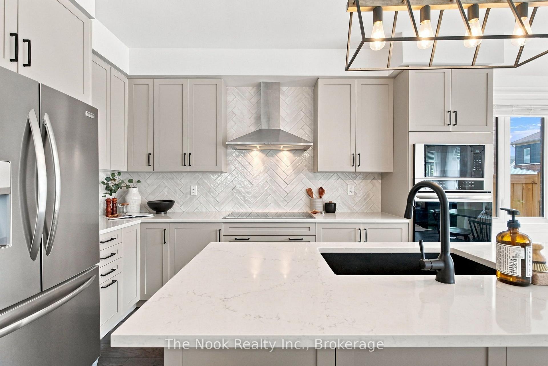 Photo 9 of 100 Woolacott Lane, Clarington, Bowmanville — HOMEH